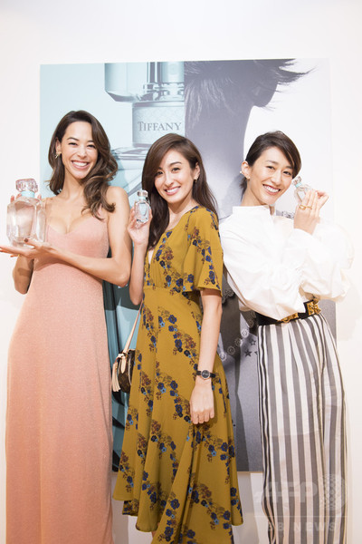 ティファニー」新フレグランス、ブルーが煌めくアイリスフラワーの香り