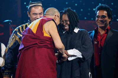 NYの平和コンサートにダライ・ラマ登場