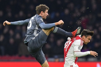 「飛び蹴り」で退場のT・ミュラー、相手選手に謝罪「意図的ではなかった」