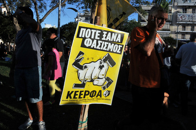 ギリシャ歌手刺殺、極右政党との関係めぐり警察の組織改革に発展