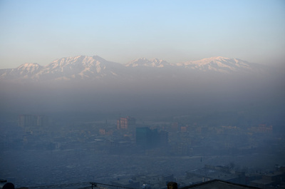 【今日の1枚】スモッグに覆われた山麓 カブール