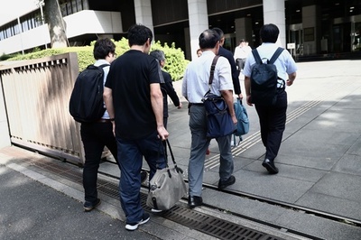 アシックス「パタハラ」裁判、男性の育児休業めぐり社員が訴え