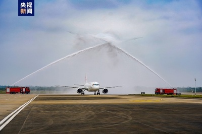 中国初の大型機「C919」が海口美蘭国際空港に到着