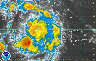熱帯性低気圧「フェイ」フロリダに迫る、ハリケーンに発達の恐れ