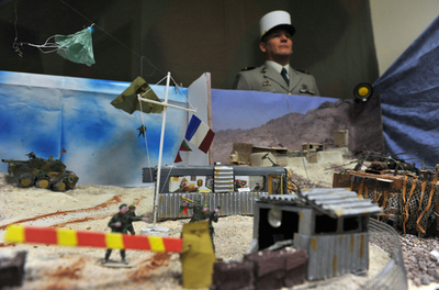 今にも動き出しそう、仏外国人部隊の恒例ジオラマ・コンテスト