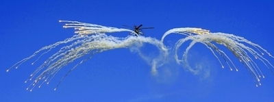 ハンガリー航空ショー、各国飛行隊が曲技飛行