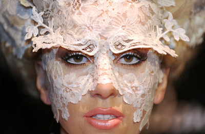 世界8都市のマダム・タッソー、ガガのろう人形を同時公開