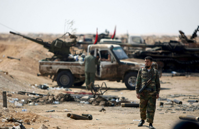 NATO、カダフィ軍司令部などに空爆