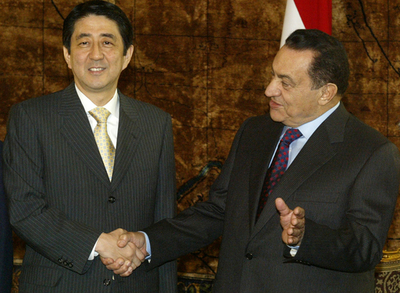 安倍首相、中東歴訪最終訪問国、エジプトに到着 - エジプト