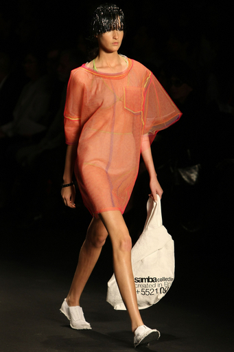 ＜10年春夏サンパウロ・コレクション＞オスクレン、ヘルコビッチ・アレキサンドレら新作を発表