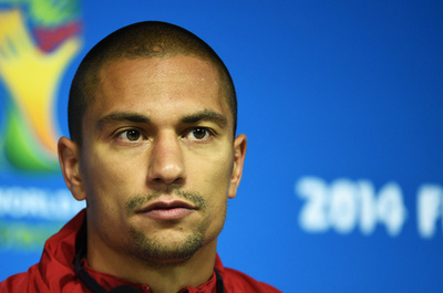 レスターがナポリからスイス代表MFインレルを獲得