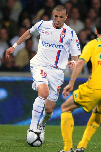 レアル・マドリードがオリンピック・リヨンのベンゼマを獲得