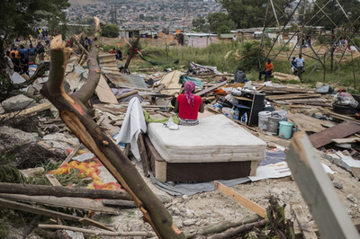 「残された背中」