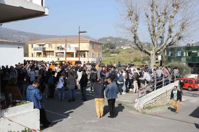 仏高校の発砲事件、2人目の容疑者を拘束