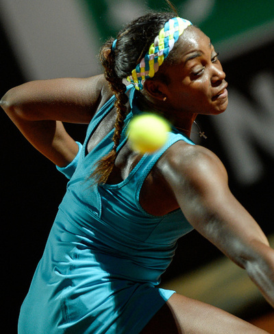 シャラポワがスティーブンズに勝利、8強進出 イタリア国際