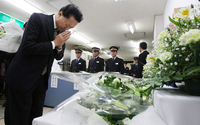 地下鉄サリン事件から15年、霞ヶ関駅などで追悼式