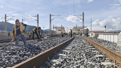 雲南・チベット鉄道の麗江・シャングリラ間 レール敷設が完了