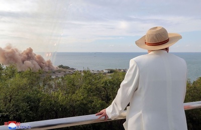 金正恩氏、ミサイル発射実験など視察