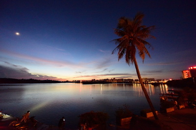 雨上がり、黄昏の海　海南