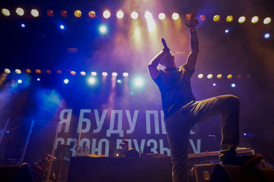 ロシア、人気ラッパーを「外国代理人」指定 「メトロ2033」作者も