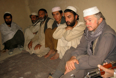 拉致されたアフガニスタン人が非難、「警察官がタリバンに引き渡した」