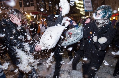 「危険地区」と呼ばないで！フラッシュモブで抗議 独ハンブルク