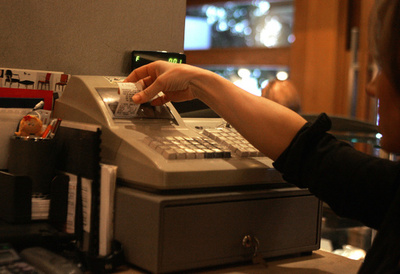 300円分のレシートで新車当たる、税収増へ宝くじ導入 ポーランド