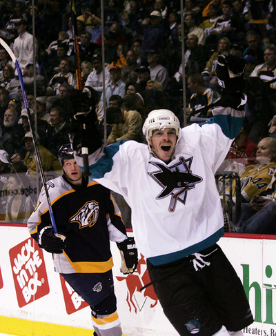 ＜06-07NHL プレーオフ＞シャークス プレデターズを降しプレーオフ初戦を白星で飾る - 米国