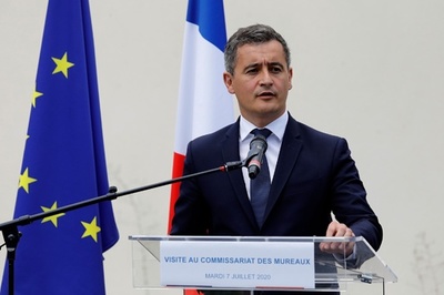 マクロン氏、レイプ疑惑の内相任命を擁護 仏各地で抗議デモ