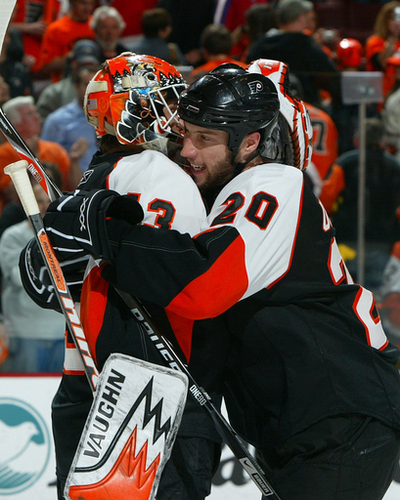 フライヤーズ カナディアンズに3連勝でカンファレンス決勝進出に王手