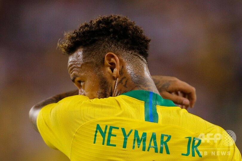 ブラジル代表、ネイマールがキャプテン交代 新主将はD・アウベス