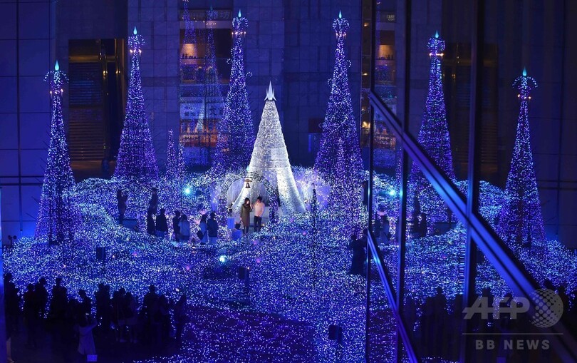 思わずうっとり、27万個のLEDライトが織り成す「青い星の谷」