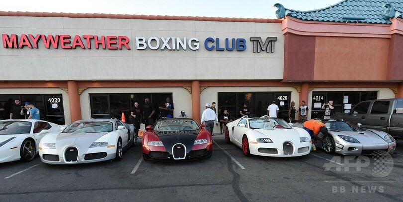 無敗王者メイウェザー、480万ドルの新車で練習場入り