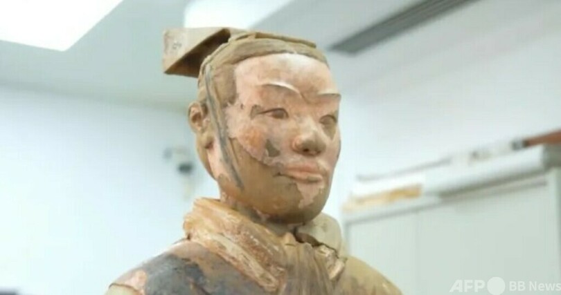 中国の文化財修復士 3年費やし100枚以上の破片で兵馬俑を復元