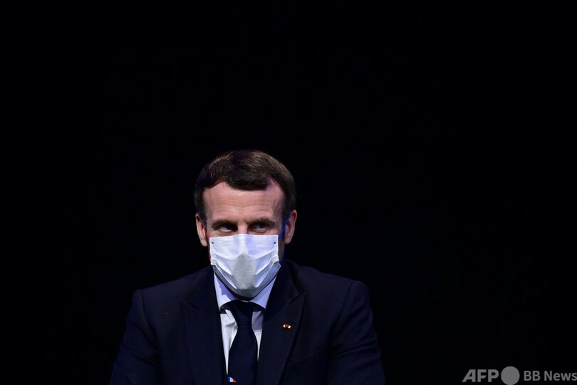 コロナ感染のマクロン氏、症状なくなる 隔離終了へ