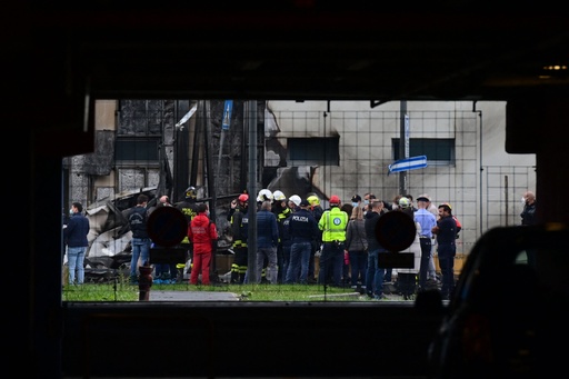 伊ミラノで軽飛行機墜落 ルーマニア人富豪ら8人死亡 写真6枚 国際ニュース Afpbb News