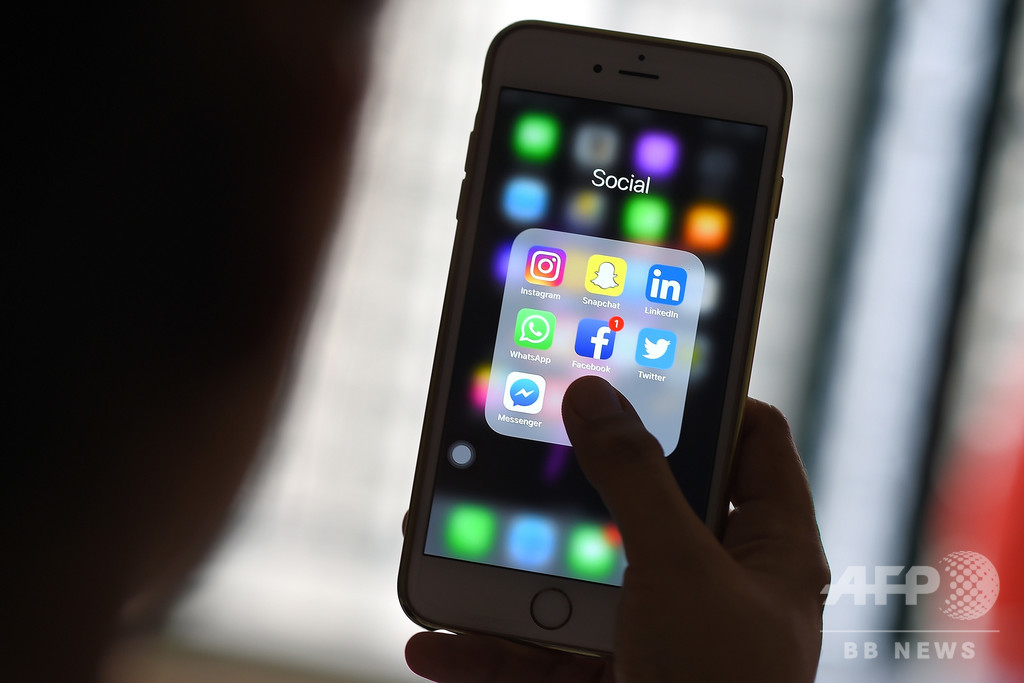 FB、傘下アプリのメッセージ機能連携へ FB、傘下アプリのメッセージ機能連携へ