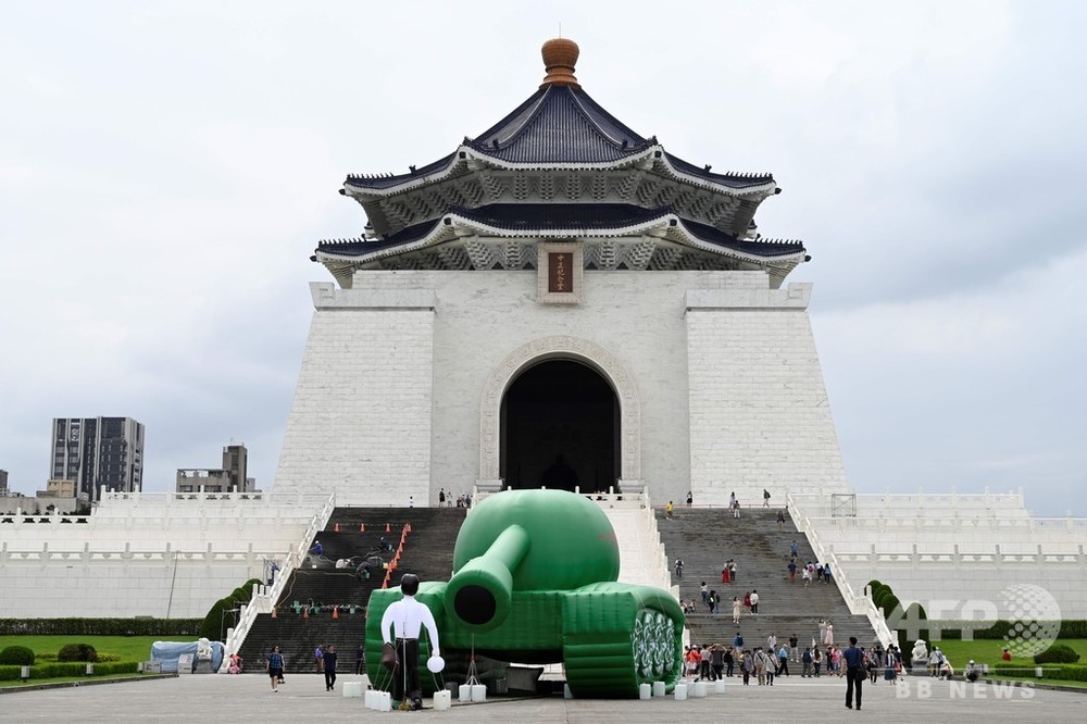 天安門事件の「戦車男」、台湾にアート作品登場 写真5枚 国際ニュース：AFPBB News