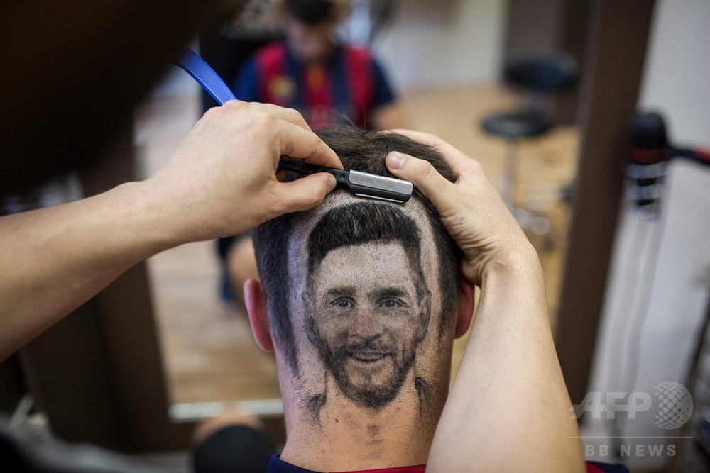 W杯に向けた最旬は ヘアタトゥー 頭にメッシの顔描くセルビアの理髪師 写真6枚 国際ニュース Afpbb News