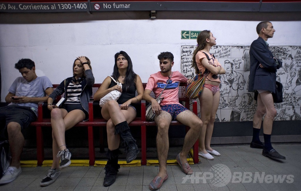 世界60都市で「ノーパンツ」デー開催、南米や中国でも