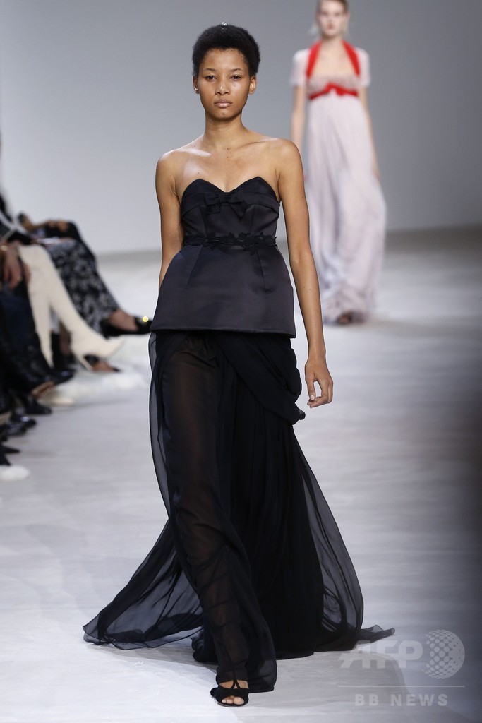 「ジャンバティスタ・ヴァリ」16年春夏パリ・オートクチュール