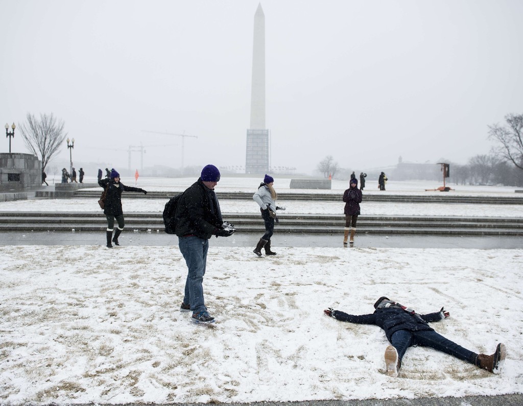 米北東部に吹雪、政府機関など閉鎖