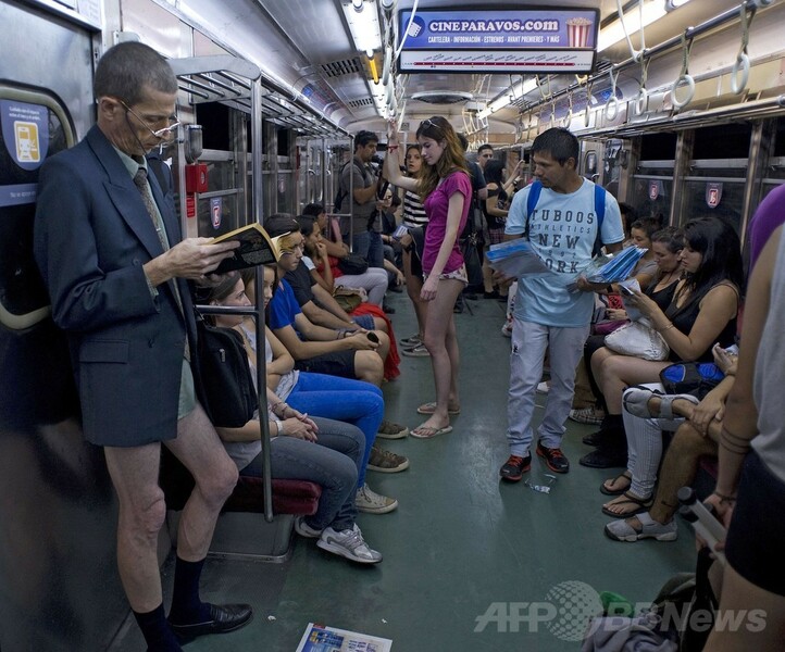 世界60都市で「ノーパンツ」デー開催、南米や中国でも