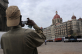 インド・ムンバイ（Mumbai）で発生した同時襲撃事件の現場の一つ、タージマハル・ホテル（Taj Mahal Hotel、2008年11月30日撮影）。(c)AFP/PEDRO UGARTE
