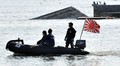東日本大震災の被災地では多くの自衛隊員が行方不明者の捜索を行っている。写真は岩手県陸前高田市で、行方不明者の捜索を続ける自衛隊員ら（2011年4月10日撮影）。(c)AFP/KAZUHIRO NOGI