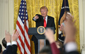 米ホワイトハウスで初の単独記者会見に臨んだドナルド・トランプ大統領（2017年2月16日撮影）。(c)AFP/Nicholas Kamm