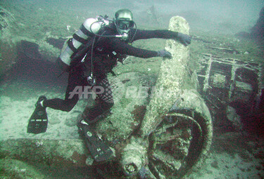 コルシカ島沖の海底で第2次世界大戦当時のB-17爆撃機を発見 写真3枚