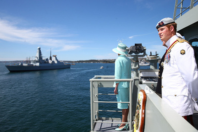 シドニーハーバーで国際観艦式、英王子が観閲 豪州