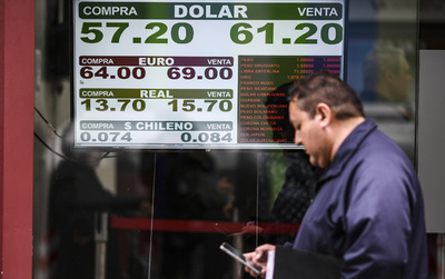 アルゼンチン、ペソ急落受け外貨両替規制導入