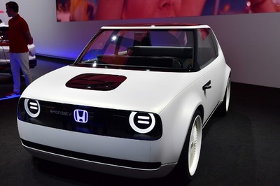 フランクフルト国際自動車ショー、メルセデスのF1カーやVW自動走行車も